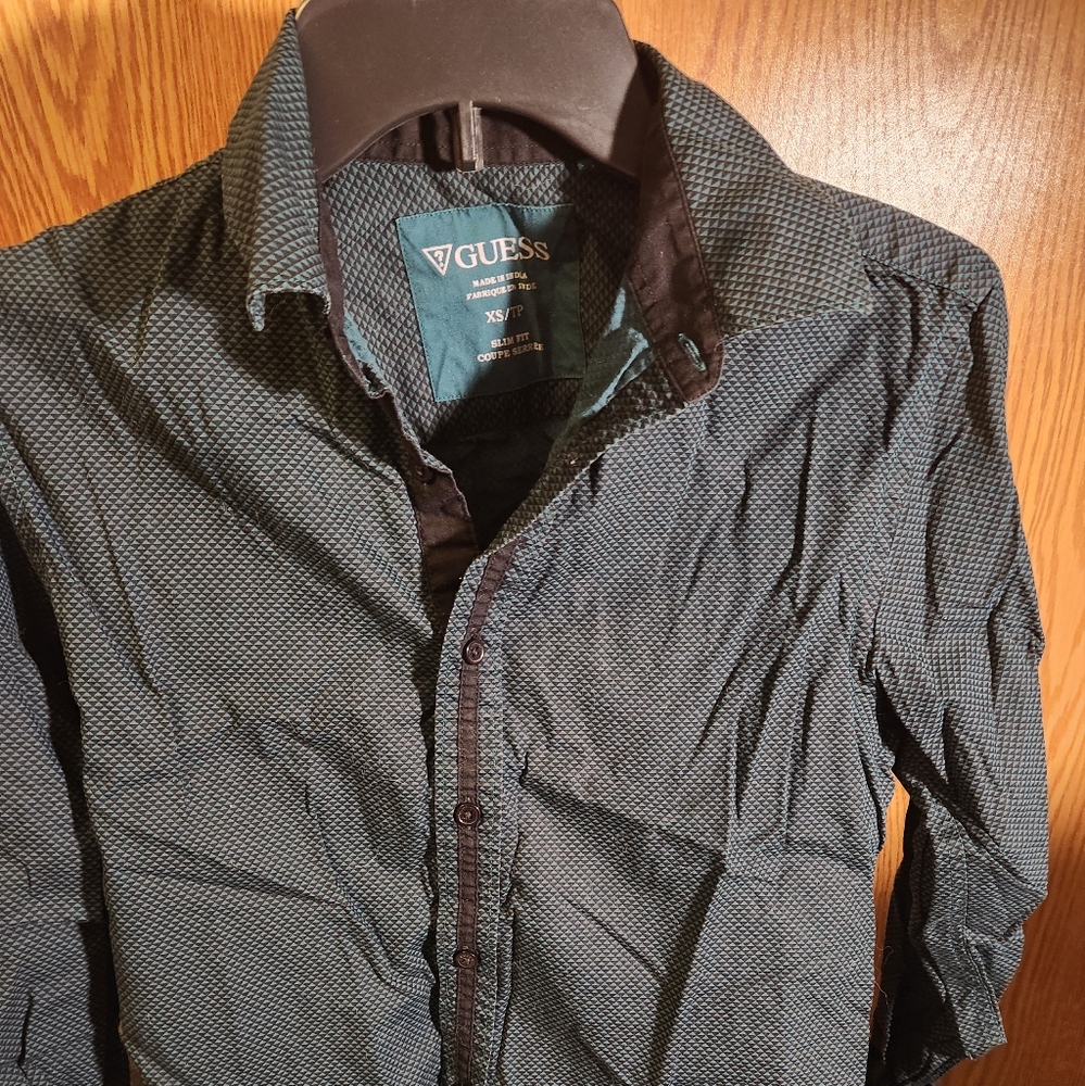 GUESS BUTTON UP SHIRT